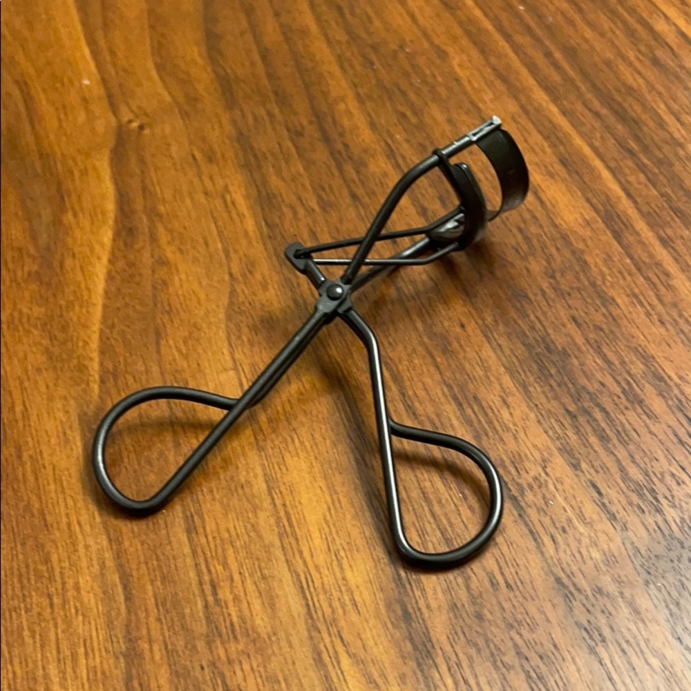 Never used lash curler (free with purchase)
